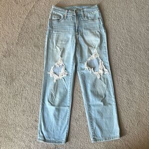 Universal Thread Women’s Distressed Boyfriend Jeans!